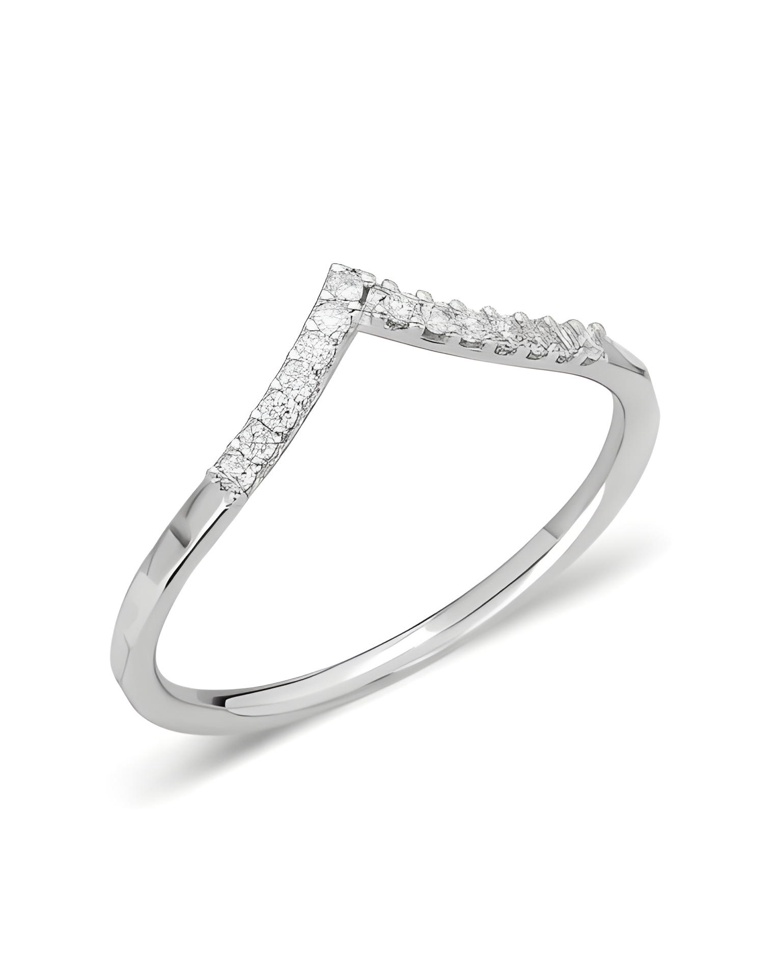 Anillo de oro en forma de punta con diamantes | Staring