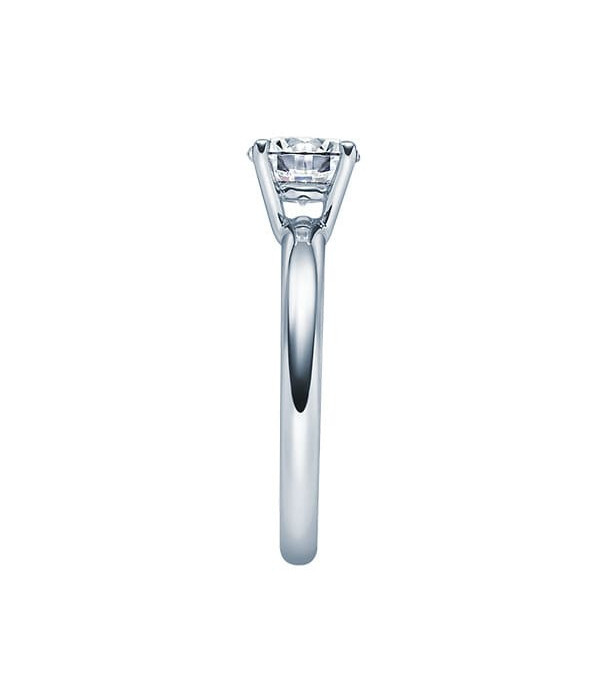 Anillo modelo Eternity con 7 diamantes en oro amarillo . Ancho 2,30 mm - 1 Anillo modelo Eternity con 7 diamantes en oro amarillo . Ancho 2,30 mm - 1