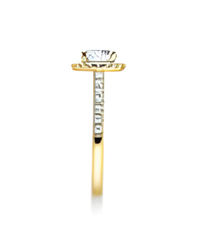 Exclusivo anillo de compromiso con diamantes artificiales éticos