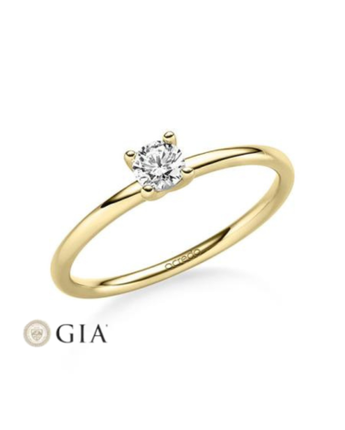 Yellow gold engagement rings in Ibiza | Staring
