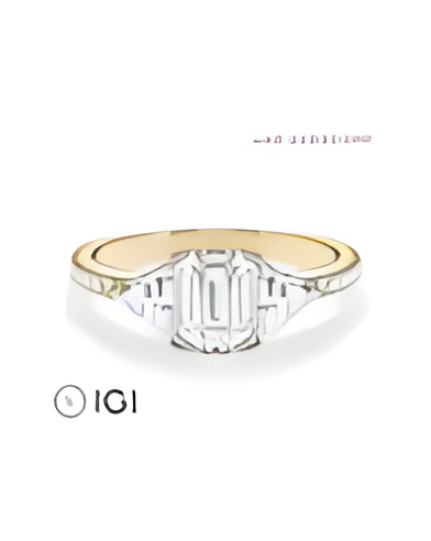 yellow Gold engagement ring with cut emerald | Staring