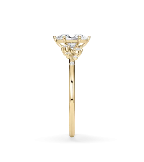 Anillo de compromiso con diamante oval de laboratorio en oro amarillo de 18K en Murcia | Staring