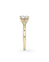 Anillo de compromiso con diamante oval de laboratorio certificado IGI en oro amarillo de 18K, disponible en Madrid y Barcelona