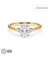 Anell de compromís amb diamant oval de laboratori en or groc de 18 quirats | Staring