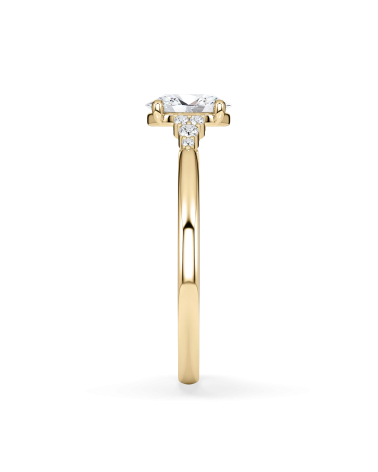 Anell de compromís amb diamant oval de laboratori en or groc de 18 quirats | Staring