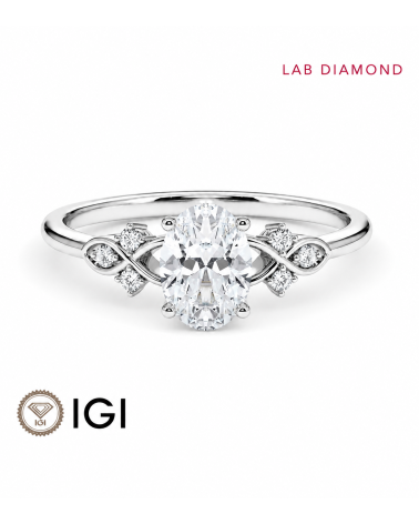 Anillo de compromiso con diamante oval de laboratorio en oro amarillo de 18K, disponible en Valladolid y Salamanca