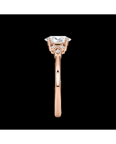 Anillo de compromiso con diamante oval de laboratorio certificado IGI en oro amarillo de 18K, disponible en Madrid y Bilbao
